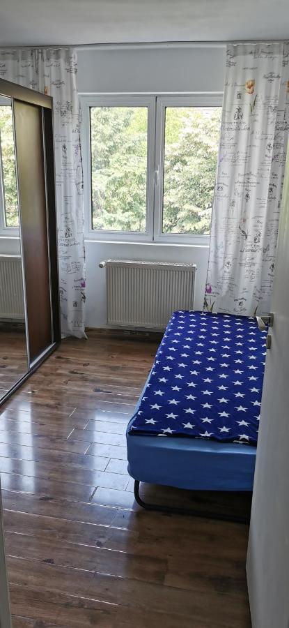 Confortable Cozy Apt Boekarest Buitenkant foto