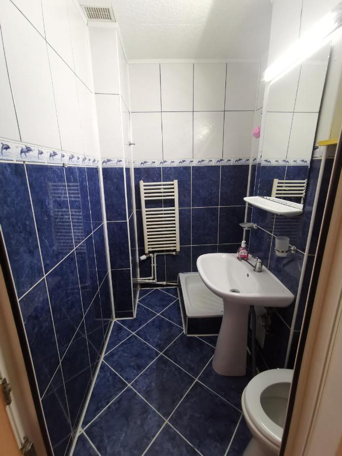 Confortable Cozy Apt Boekarest Buitenkant foto